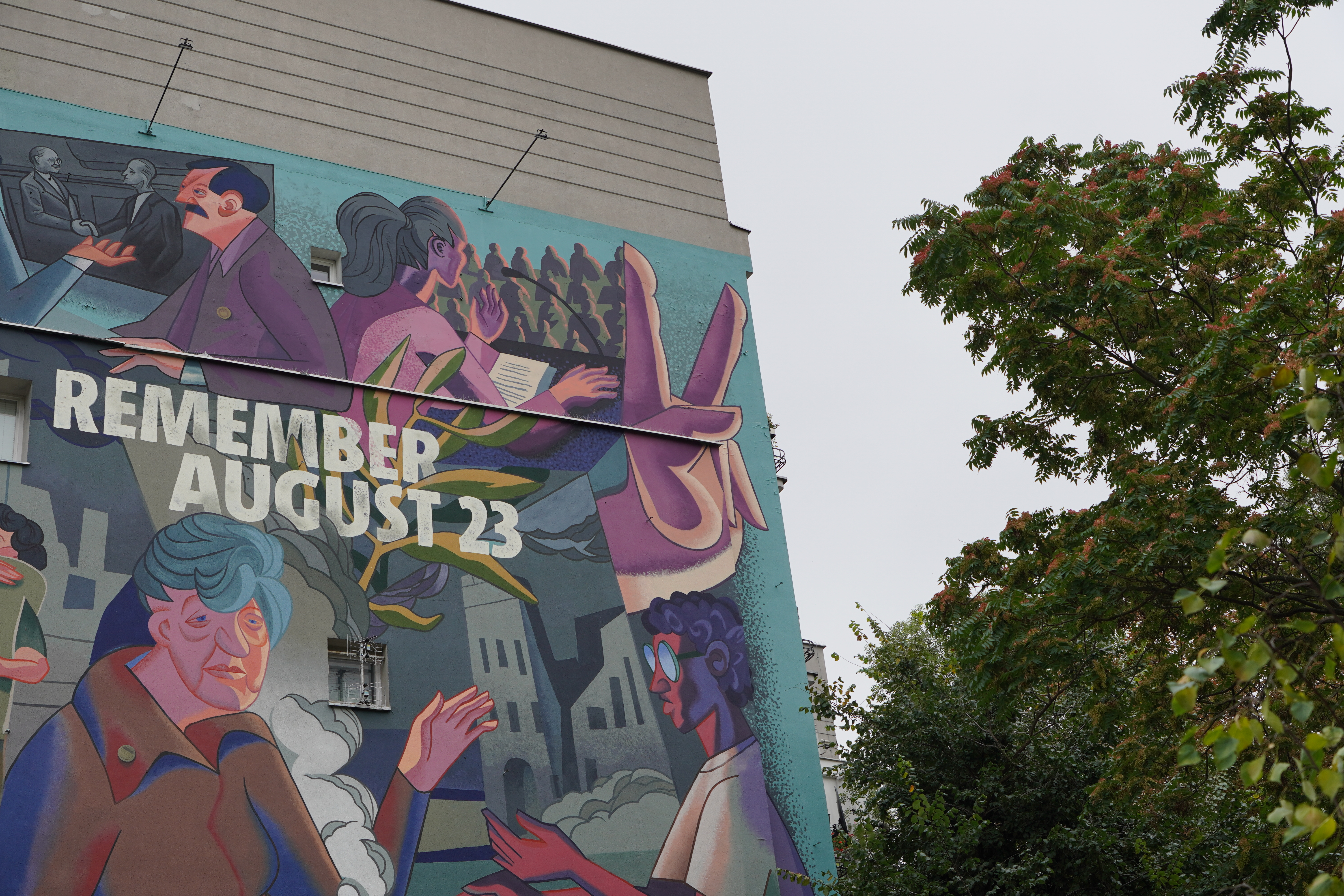 Our Remember. August 23 mural in Warsaw, Poland, 2024. Mural design by Marcin Czaja.