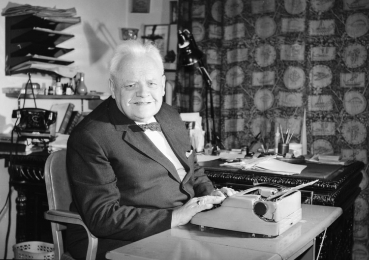 Warszawa 1963. Melchior Wańkowicz in his Warsaw flat, 1963.